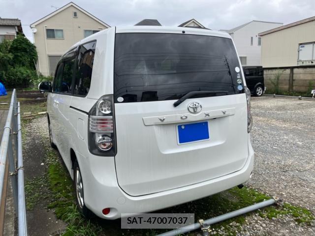 Toyota VOXY 2010-02 8797904-9