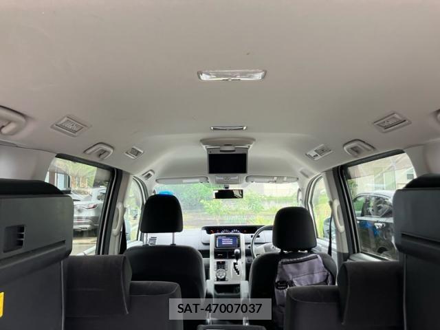 Toyota VOXY 2010-02 8797904-11