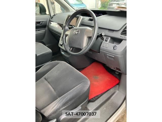 Toyota VOXY 2010-02 8797904-14