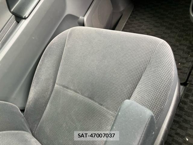Toyota VOXY 2010-02 8797904-20