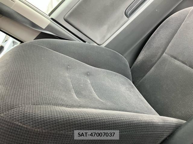 Toyota VOXY 2010-02 8797904-21
