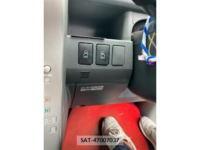 Toyota VOXY 2010-02 8797904-22