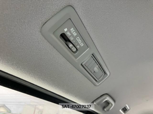Toyota VOXY 2010-02 8797904-23