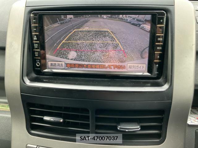 Toyota VOXY 2010-02 8797904-24