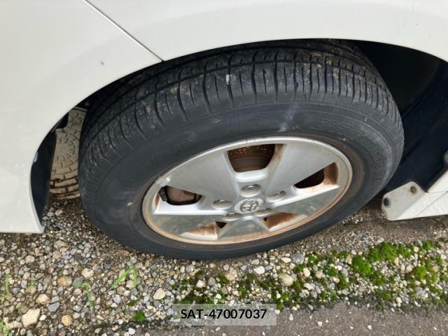 Toyota VOXY 2010-02 8797904-5