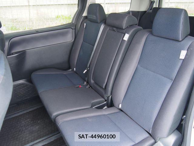 Toyota VOXY 2016-09 8797900-6