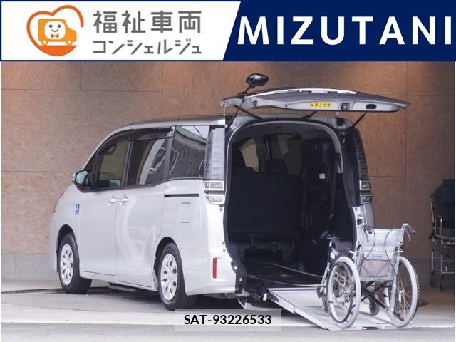 Toyota VOXY 2019-05 8797886-0