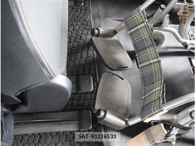 Toyota VOXY 2019-05 8797886-9