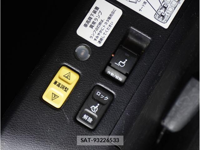 Toyota VOXY 2019-05 8797886-12