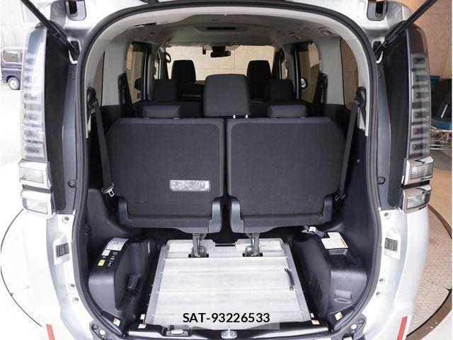 Toyota VOXY 2019-05 8797886-15