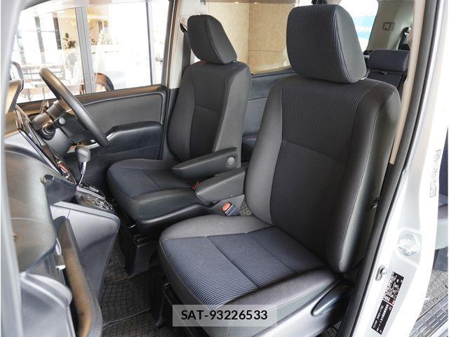 Toyota VOXY 2019-05 8797886-18