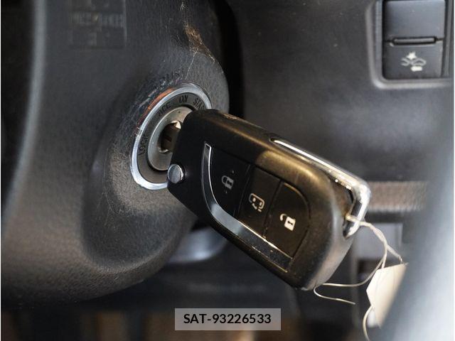Toyota VOXY 2019-05 8797886-21