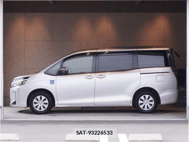 Toyota VOXY 2019-05 8797886-2