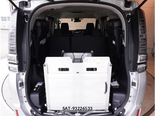Toyota VOXY 2019-05 8797886-7