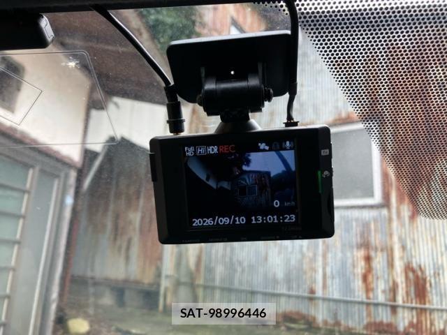 Toyota VOXY 2019-02 8797896-17