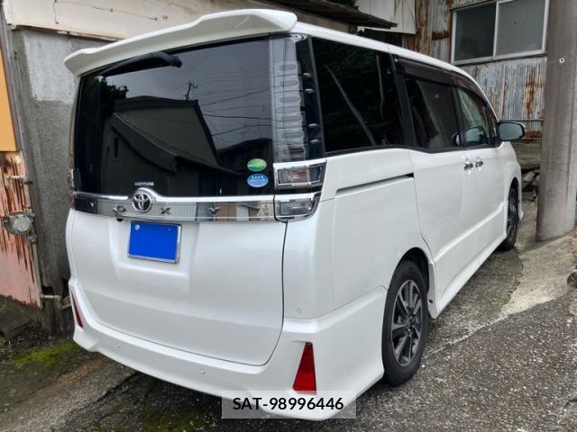Toyota VOXY 2019-02 8797896-1