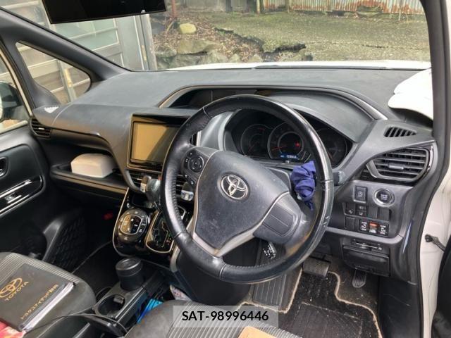 Toyota VOXY 2019-02 8797896-4