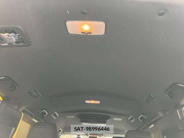 Toyota VOXY 2019-02 8797896-8