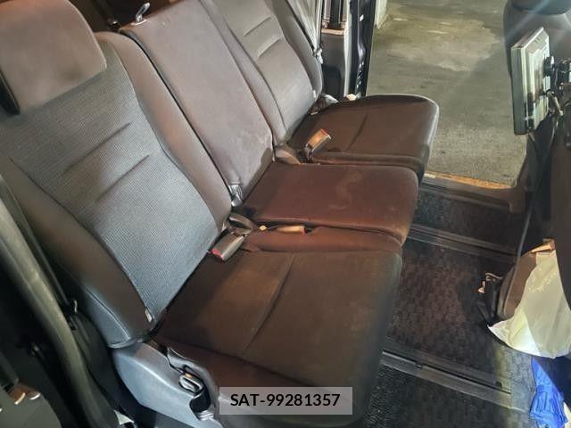 Toyota VOXY 2008-02 8832412-4