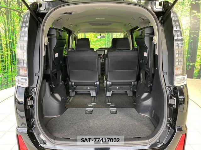 Toyota VOXY 2014-02 8832408-9