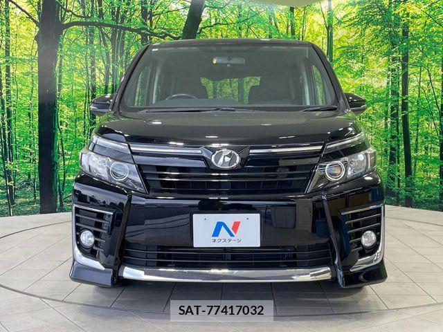 Toyota VOXY 2014-02 8832408-13