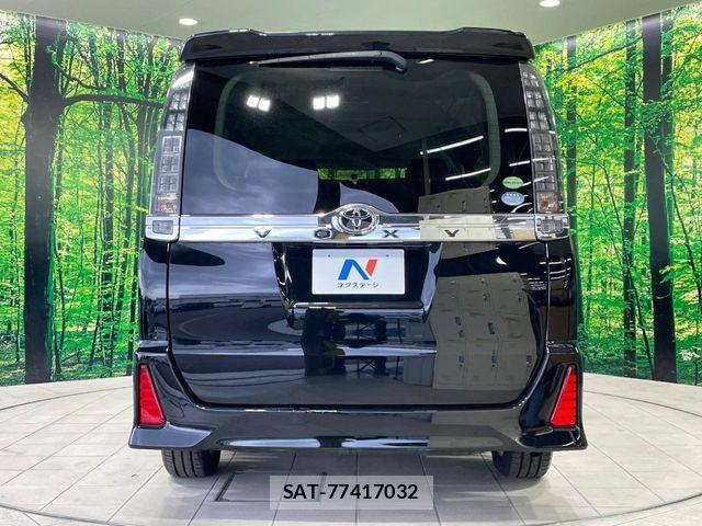 Toyota VOXY 2014-02 8832408-14