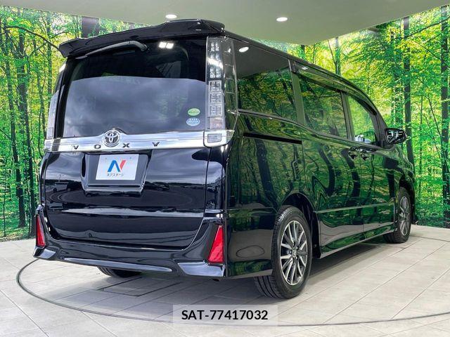 Toyota VOXY 2014-02 8832408-16