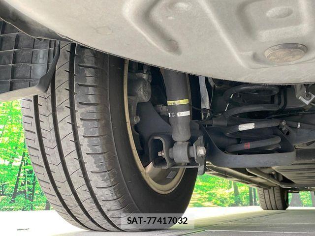 Toyota VOXY 2014-02 8832408-19