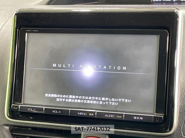 Toyota VOXY 2014-02 8832408-2