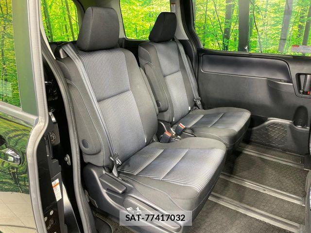 Toyota VOXY 2014-02 8832408-7