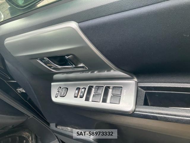 Toyota VOXY 2012-02 8832413-9