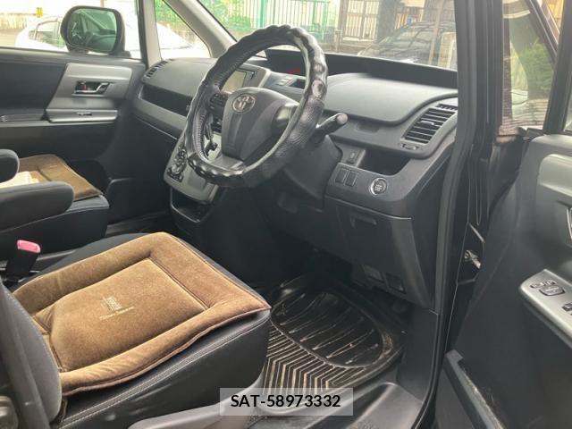 Toyota VOXY 2012-02 8832413-10