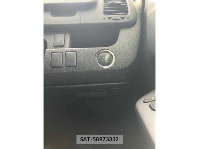Toyota VOXY 2012-02 8832413-12