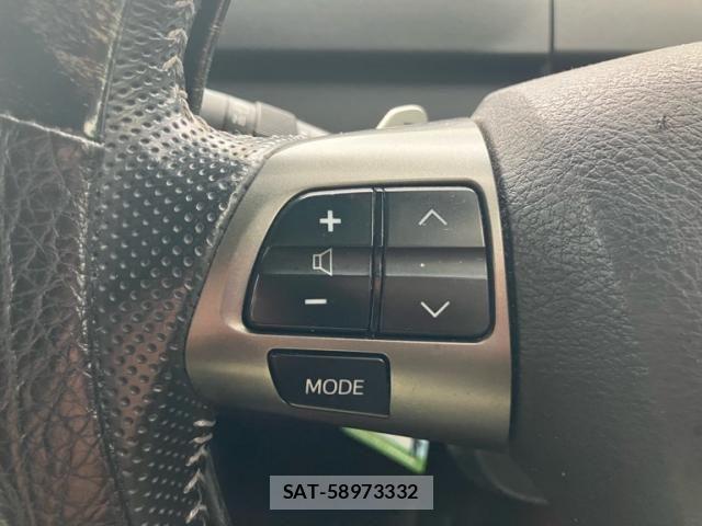 Toyota VOXY 2012-02 8832413-14