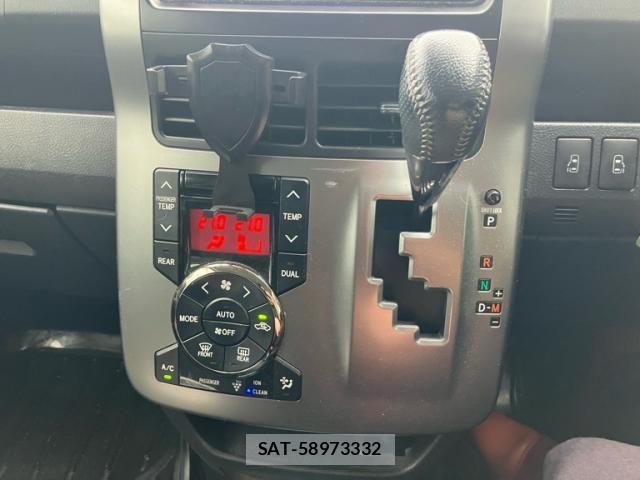 Toyota VOXY 2012-02 8832413-17