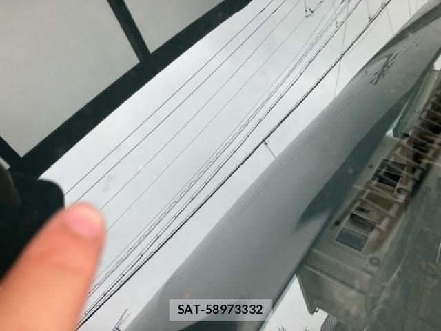 Toyota VOXY 2012-02 8832413-21