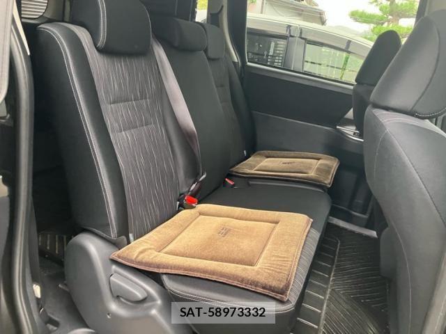 Toyota VOXY 2012-02 8832413-7