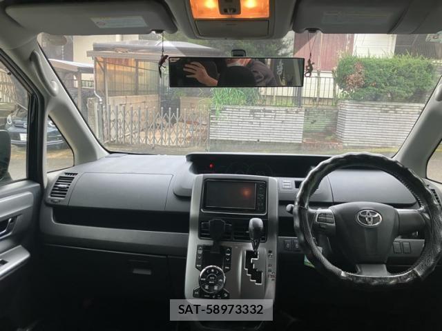 Toyota VOXY 2012-02 8832413-8