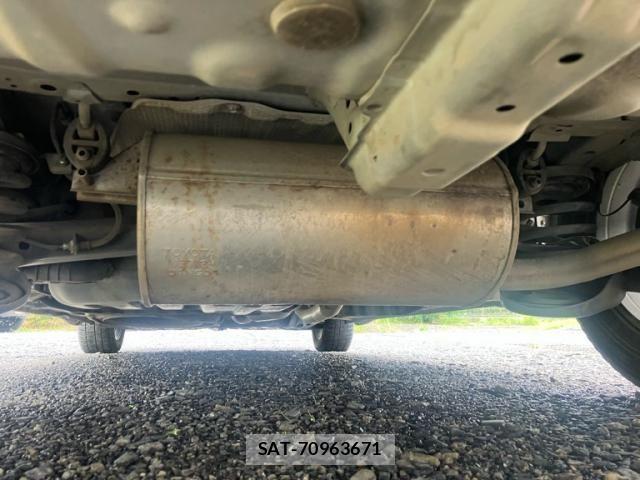 Toyota VOXY 2011-12 8832416-10