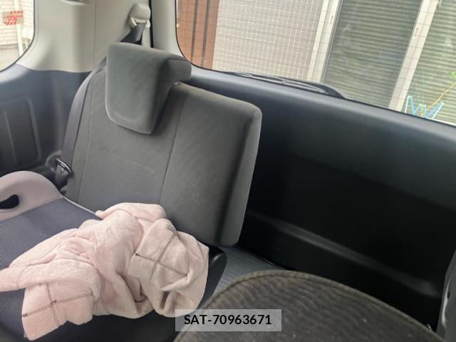 Toyota VOXY 2011-12 8832416-14