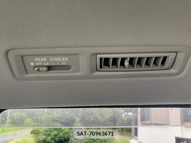 Toyota VOXY 2011-12 8832416-15