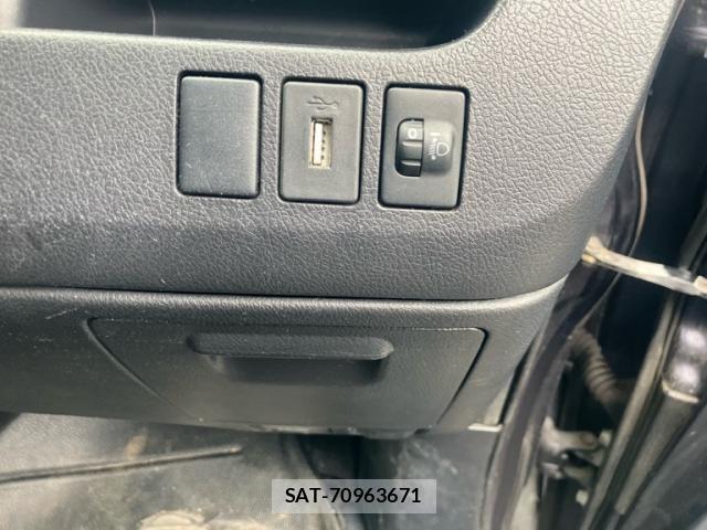 Toyota VOXY 2011-12 8832416-18