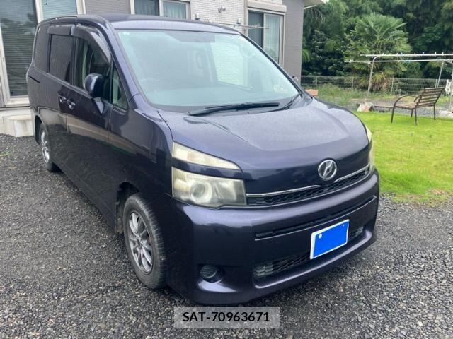 Toyota VOXY 2011-12 8832416-1