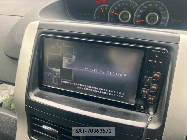 Toyota VOXY 2011-12 8832416-22