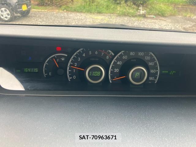 Toyota VOXY 2011-12 8832416-23