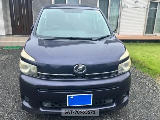 Toyota VOXY 2011-12 8832416-2