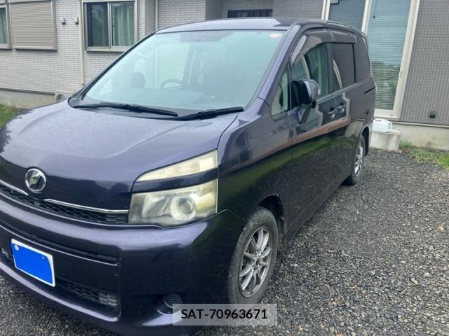 Toyota VOXY 2011-12 8832416-3