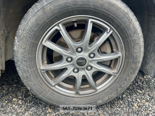 Toyota VOXY 2011-12 8832416-4