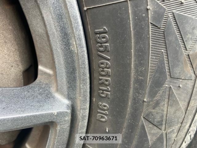 Toyota VOXY 2011-12 8832416-6