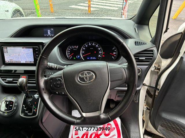 Toyota VOXY 2014-11 8832404-9